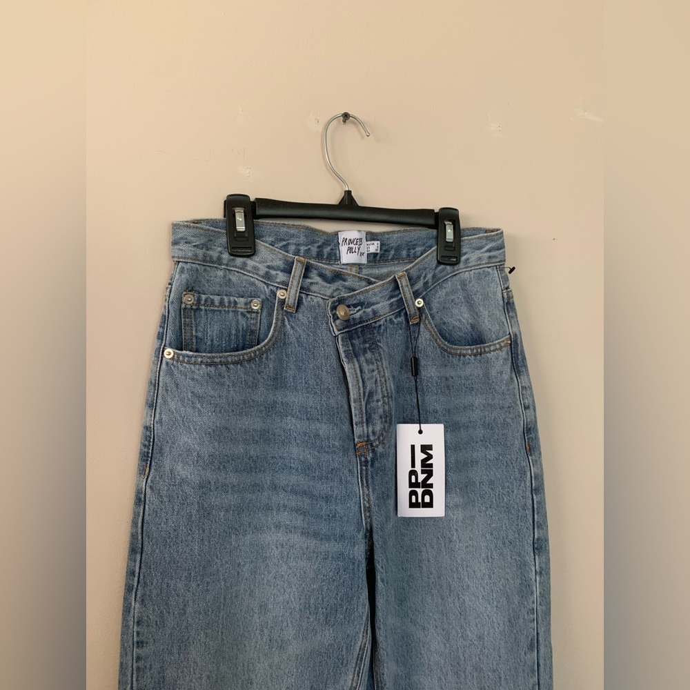 Princess Polly (0) asymmetric cross over straight leg high waist jeans - Picture 5 of 6